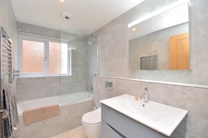 Family bathroom- click for photo gallery